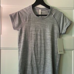 Unworn, women’s lululemon swiftly tech shirt